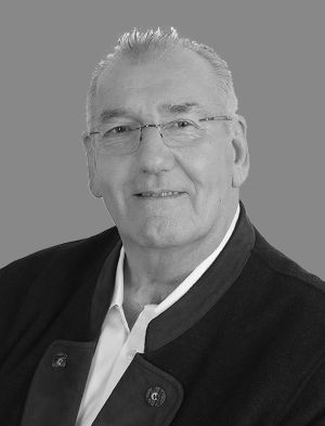 Reiner Scherer, Steuerfachangestellter